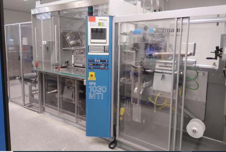 Ligne blister Alu/Alu Uhlmann 1030 avec encartonneuse Uhlmann C130