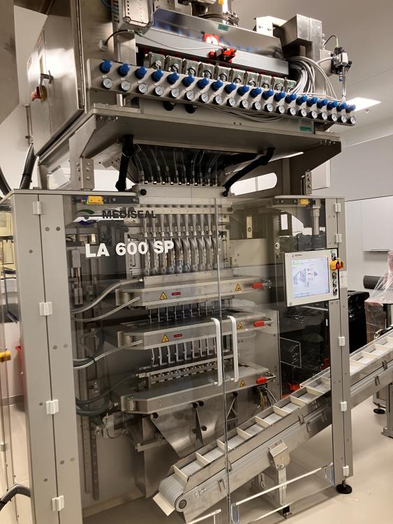 Machine pour stickpack pour granules MEDISEAL LA600SP