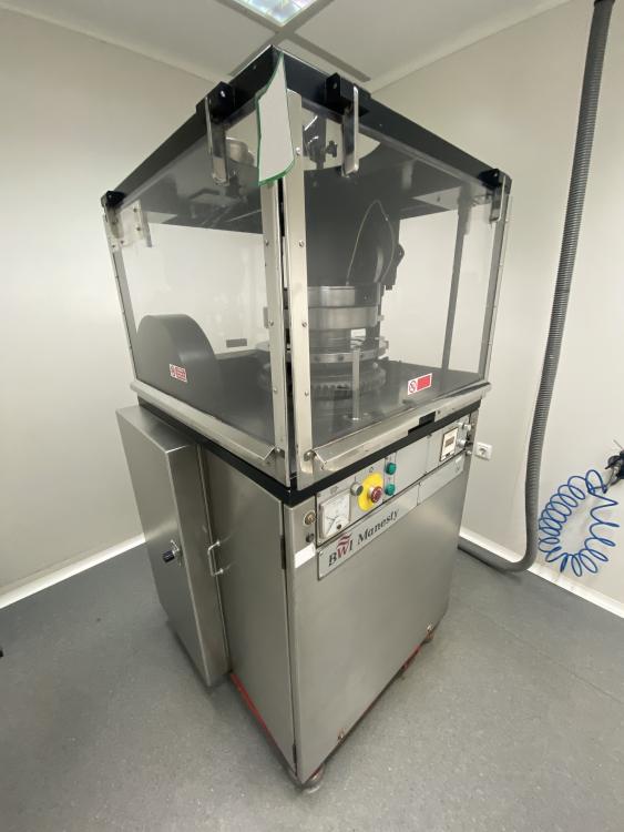 Comprimeuse rotative Manesty D4