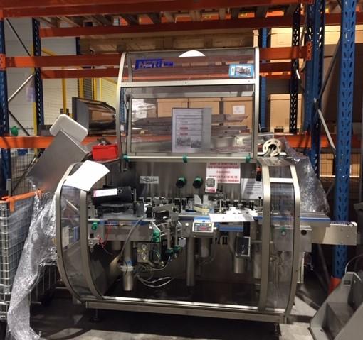 Etiqueteuse linéaire pour des ampoules, vials ou contenants cylindrique NERI BL600