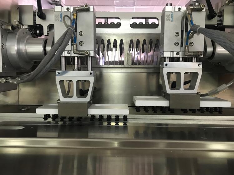 Thermoformeuse pour ampoules CAM NMX/F