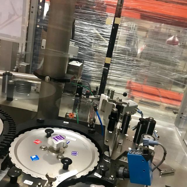 Etiqueteuse automatique pour ampoules, cartouches et vials Bausch & Stroebel ESA 1025