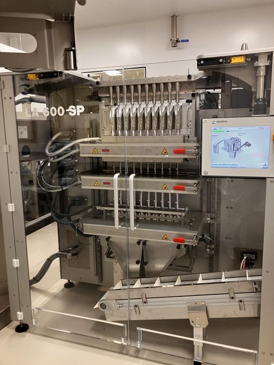 Machine pour stickpack pour granules MEDISEAL LA600SP
