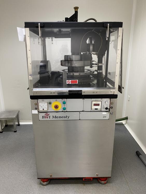 Comprimeuse rotative Manesty D4